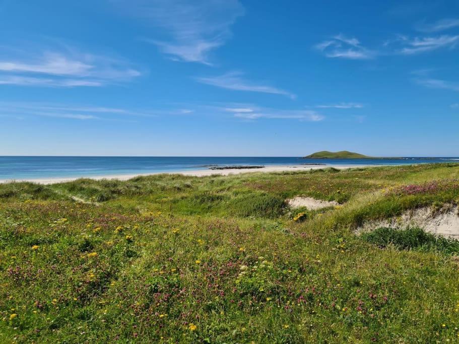 Loch An Eilean Pod Isle Of South Uist Villa Pollachara Buitenkant foto