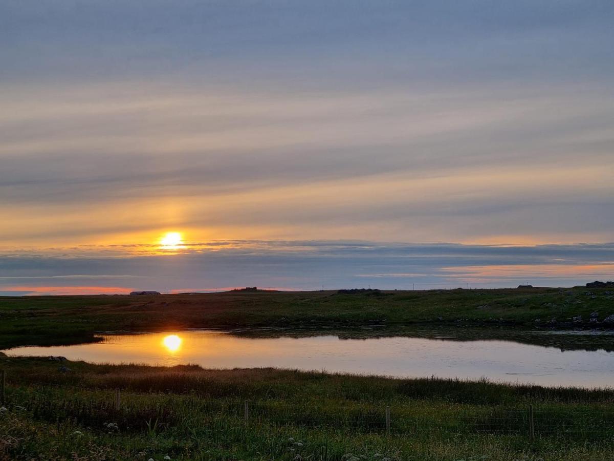 Loch An Eilean Pod Isle Of South Uist Villa Pollachara Buitenkant foto