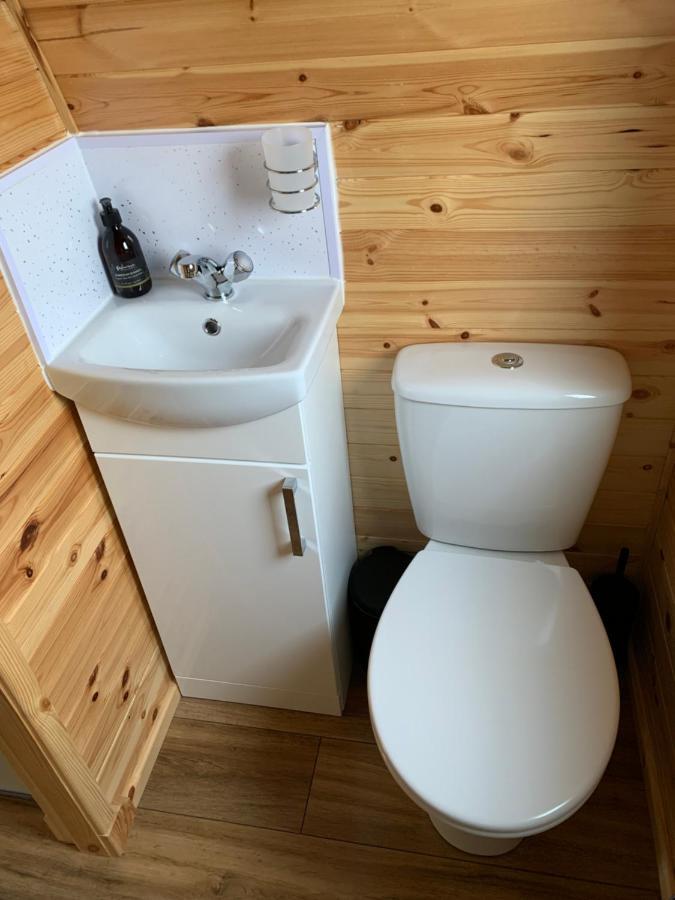 Loch An Eilean Pod Isle Of South Uist Villa Pollachara Buitenkant foto