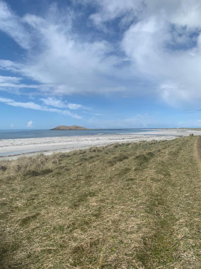 Loch An Eilean Pod Isle Of South Uist Villa Pollachara Buitenkant foto