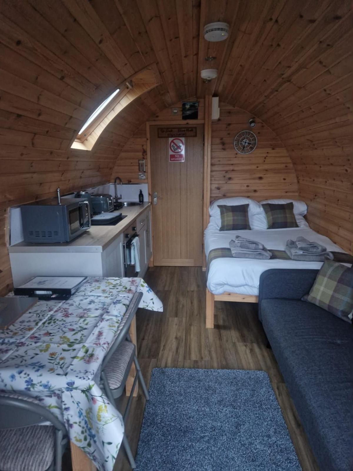 Loch An Eilean Pod Isle Of South Uist Villa Pollachara Buitenkant foto